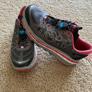 HOKA ONE ONE TRAIL RUNNING SNEAKERS